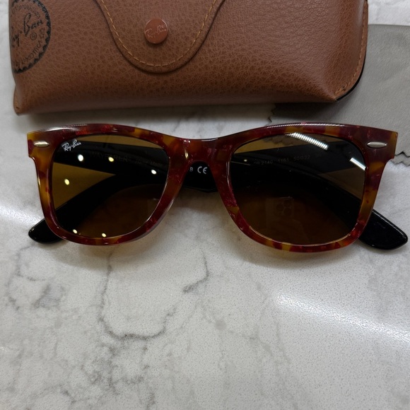 Ray-Ban Brown Tortoise Sunglasses with Case, Original Wayfarer “Vintage” - Picture 2 of 8